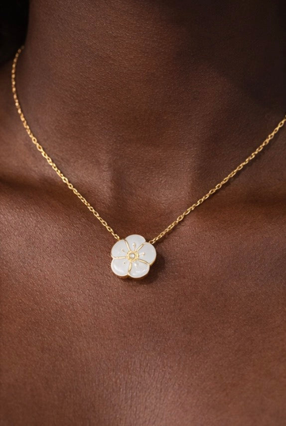Pure Daisy Necklace